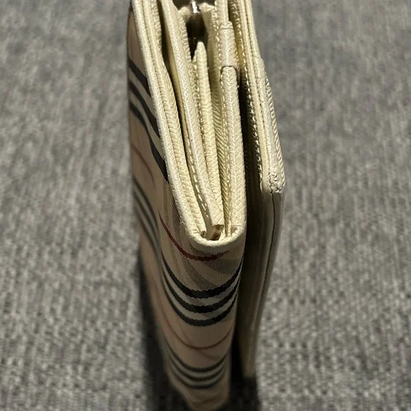 Burberry with COA Beige and Black Checkered Wallet authentic - Picture 4 of 14